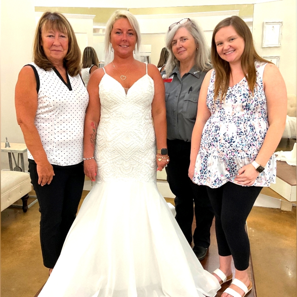 2023 fit and flare princess neckine size 12 unaltered ivory gown. Downtown gowns